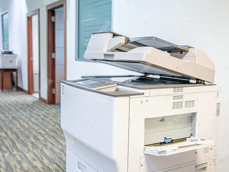 une photocopieuse dans un bureau